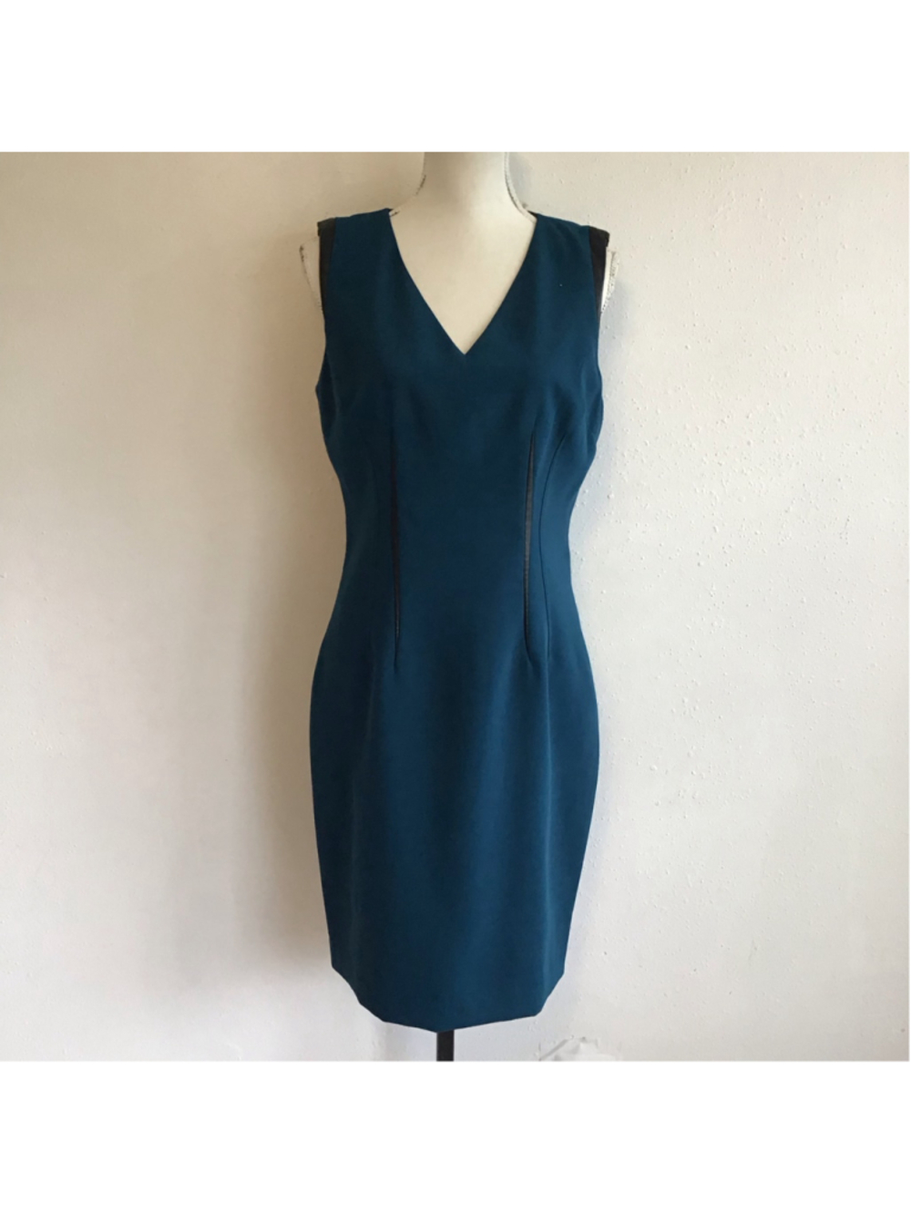 T Tahari Women Elegant Sleeveless Teal Sheath Career Dress with Black Accents 10